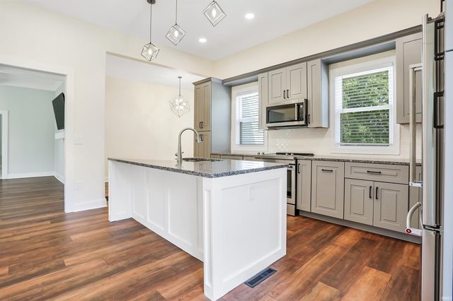 2601 Mesker Park Drive, Evansville, IN 47720