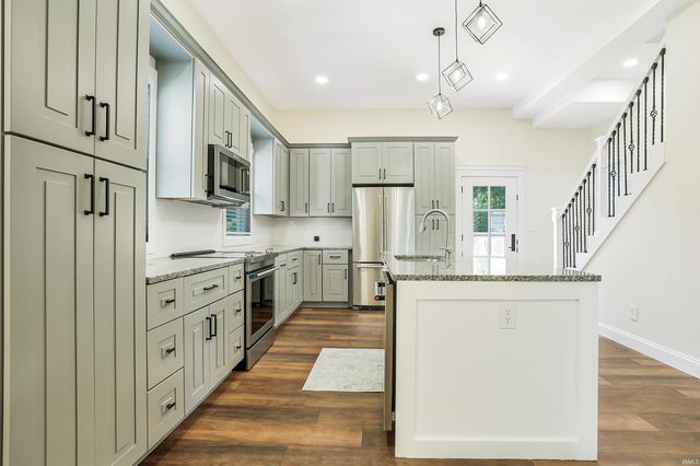 2601 Mesker Park Drive, Evansville, IN 47720