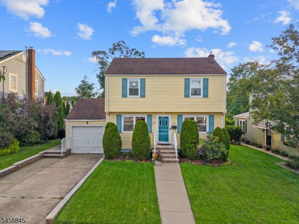 29 Larkspur Ln, Clifton City, NJ 07013 — exterior