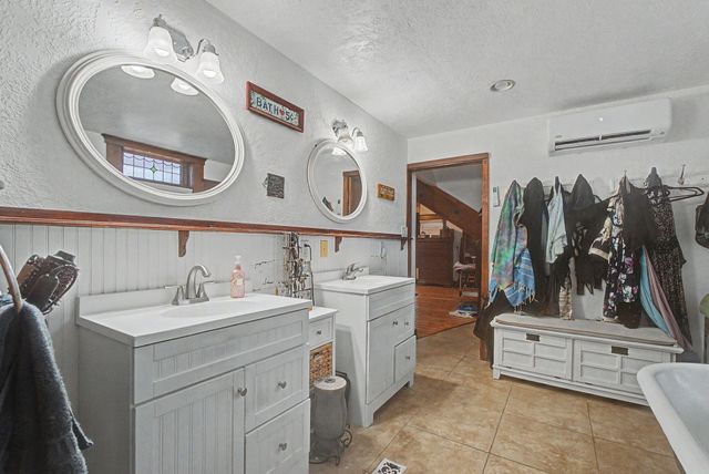 9742 4th Street NW, Albuquerque, NM 87114