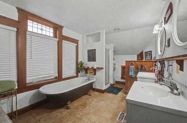 9742 4th Street NW, Albuquerque, NM 87114