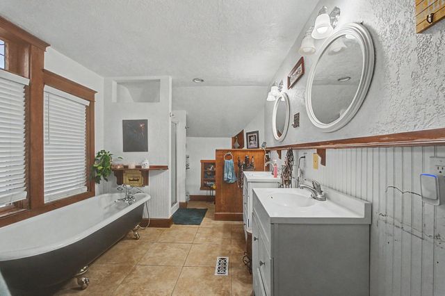 9742 4th Street NW, Albuquerque, NM 87114