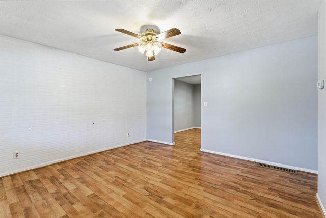 121 Rolling Acres Drive, Nicholasville, KY 40356