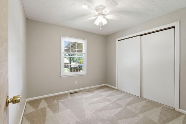 121 Rolling Acres Drive, Nicholasville, KY 40356