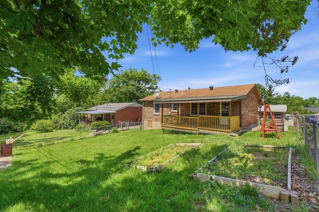 121 Rolling Acres Drive, Nicholasville, KY 40356