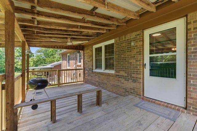 121 Rolling Acres Drive, Nicholasville, KY 40356