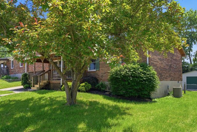121 Rolling Acres Drive, Nicholasville, KY 40356