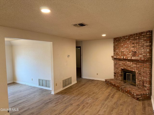 42802 Sachs Drive, Lancaster, CA 93536