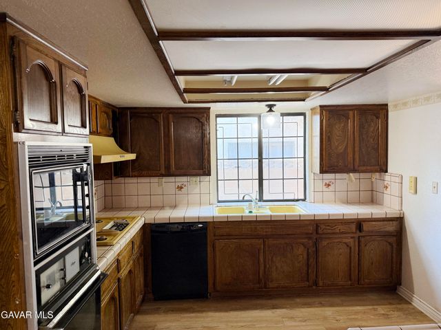 42802 Sachs Drive, Lancaster, CA 93536