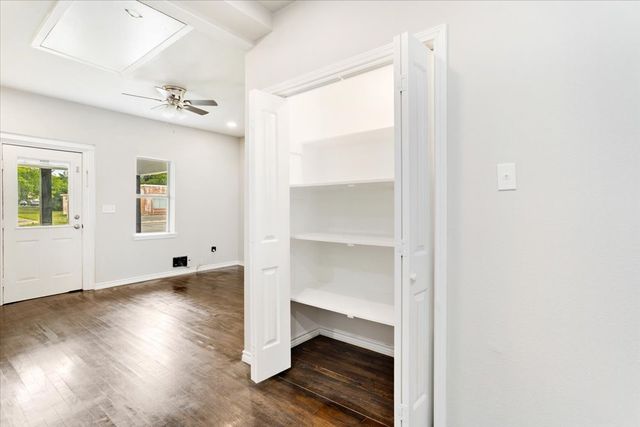 715 W Sam Rayburn Drive, Bonham, TX 75418