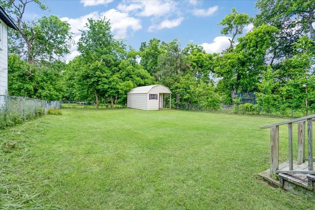 715 W Sam Rayburn Drive, Bonham, TX 75418