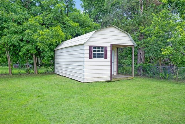 715 W Sam Rayburn Drive, Bonham, TX 75418