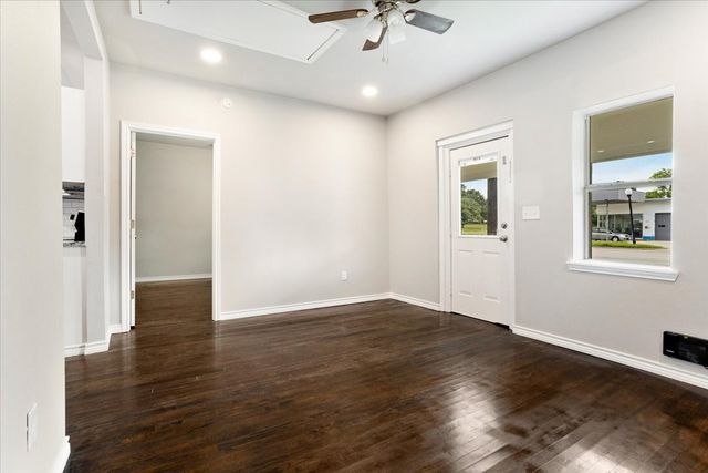 715 W Sam Rayburn Drive, Bonham, TX 75418