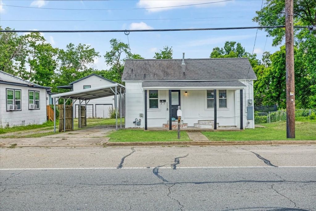 715 W Sam Rayburn Drive, Bonham, TX 75418