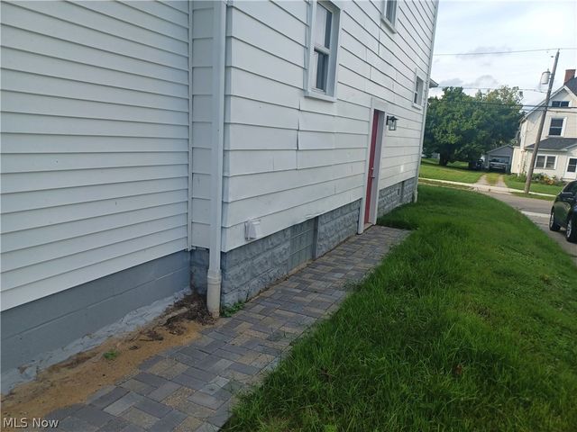 148 Elm Street, Struthers, OH 44471