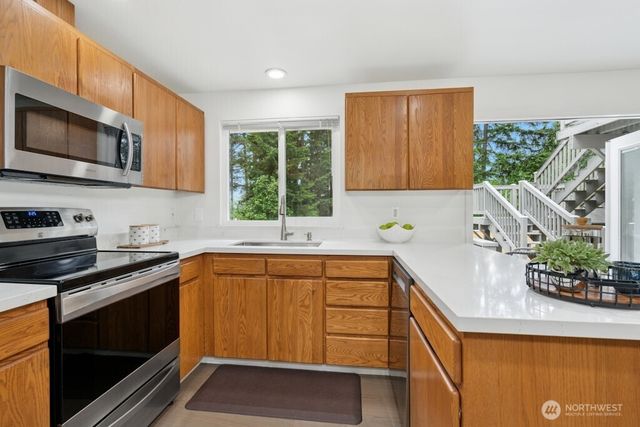 1115 207th Place NE, Sammamish, WA 98074