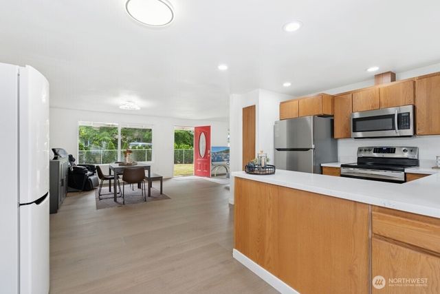 1115 207th Place NE, Sammamish, WA 98074