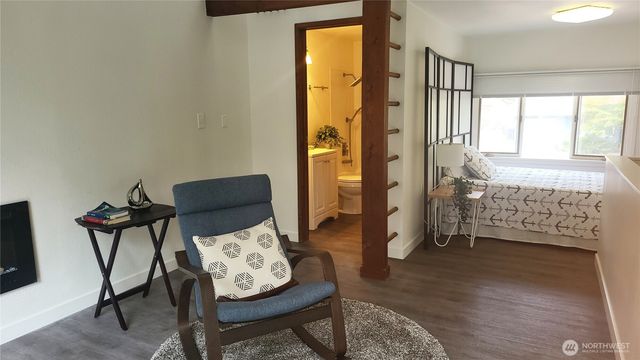 1115 207th Place NE, Sammamish, WA 98074