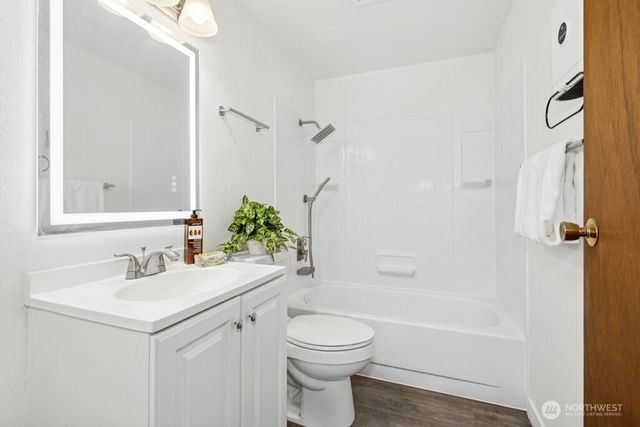 1115 207th Place NE, Sammamish, WA 98074