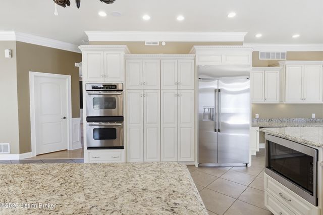 18701 Weatherford Cir, Louisville, KY 40245