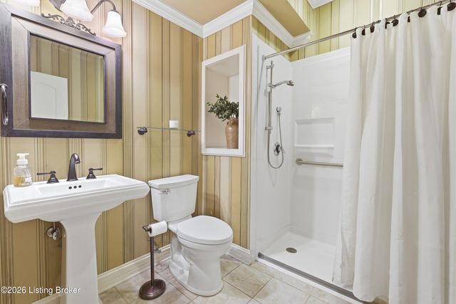 18701 Weatherford Cir, Louisville, KY 40245