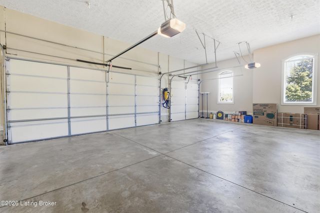 18701 Weatherford Cir, Louisville, KY 40245