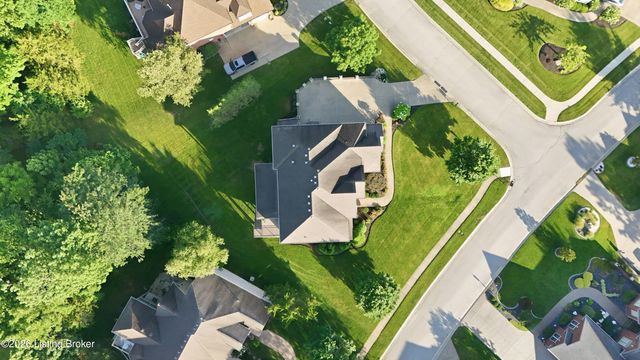18701 Weatherford Cir, Louisville, KY 40245