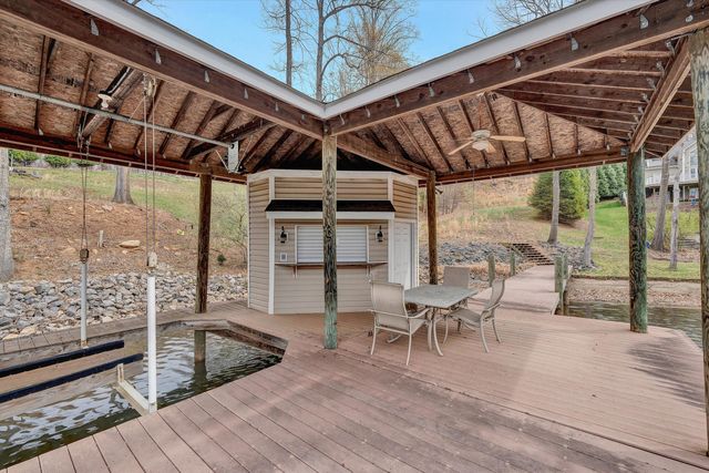 951 Piney Point RD, Union Hall, VA 24176