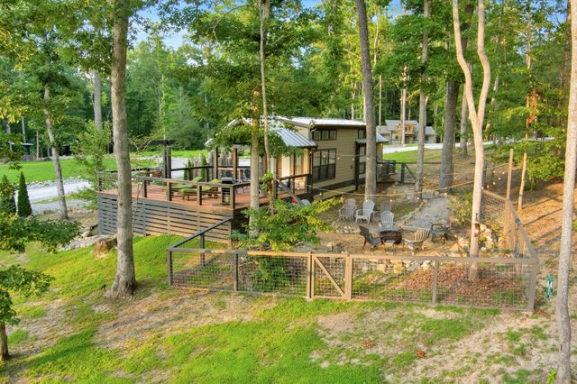 255 Waters Edge Way, Tracy City, TN 37387