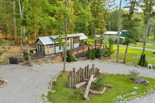 255 Waters Edge Way, Tracy City, TN 37387