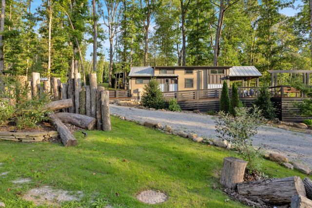 255 Waters Edge Way, Tracy City, TN 37387