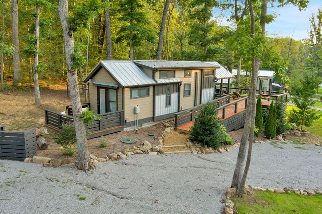 255 Waters Edge Way, Tracy City, TN 37387