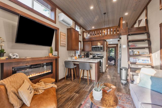 255 Waters Edge Way, Tracy City, TN 37387