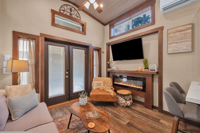 255 Waters Edge Way, Tracy City, TN 37387