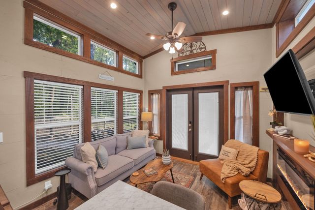 255 Waters Edge Way, Tracy City, TN 37387