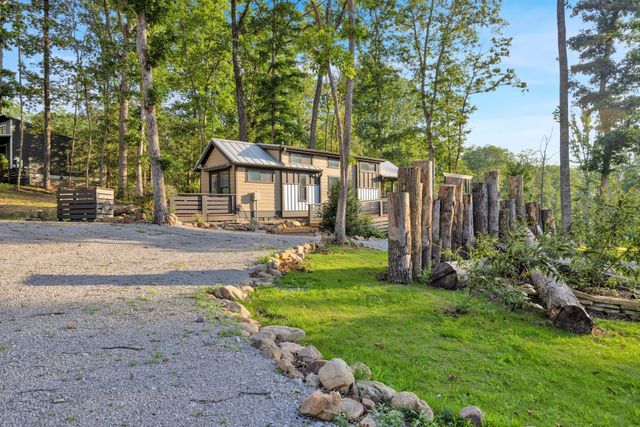 255 Waters Edge Way, Tracy City, TN 37387