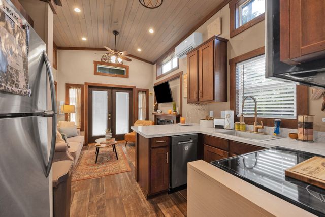 255 Waters Edge Way, Tracy City, TN 37387