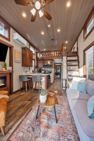 255 Waters Edge Way, Tracy City, TN 37387