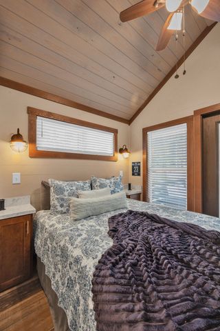 255 Waters Edge Way, Tracy City, TN 37387