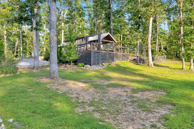 255 Waters Edge Way, Tracy City, TN 37387