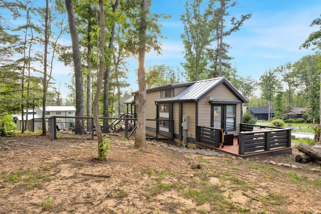 255 Waters Edge Way, Tracy City, TN 37387