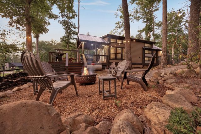 255 Waters Edge Way, Tracy City, TN 37387