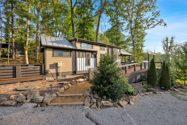 255 Waters Edge Way, Tracy City, TN 37387