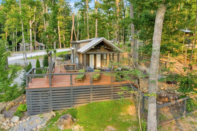 255 Waters Edge Way, Tracy City, TN 37387