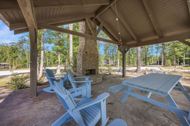 255 Waters Edge Way, Tracy City, TN 37387