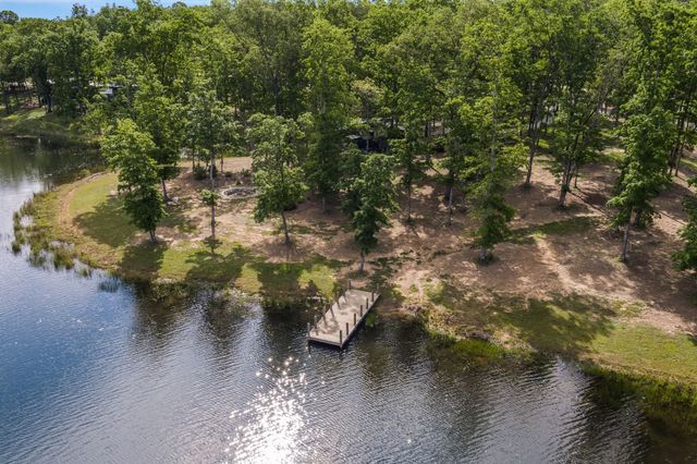 255 Waters Edge Way, Tracy City, TN 37387