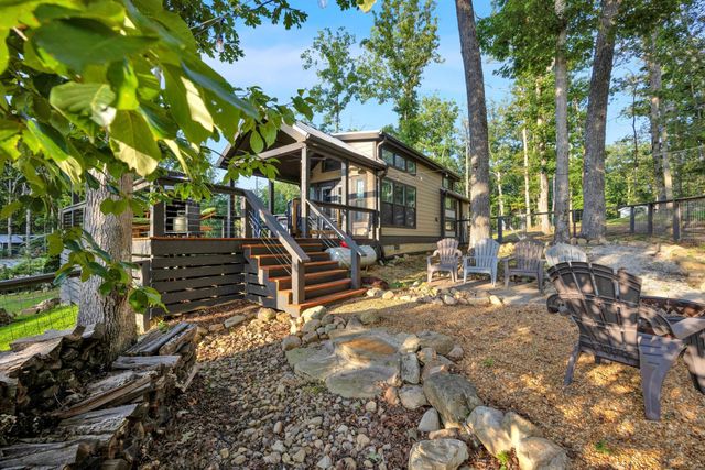 255 Waters Edge Way, Tracy City, TN 37387