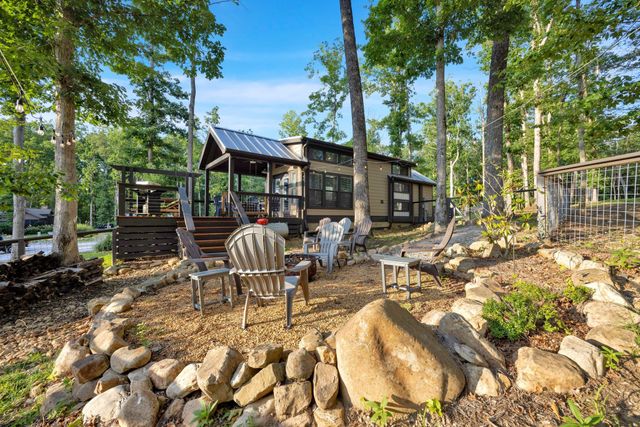 255 Waters Edge Way, Tracy City, TN 37387