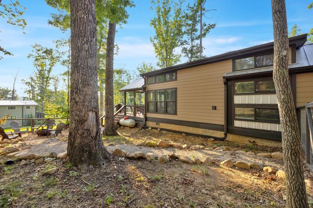 255 Waters Edge Way, Tracy City, TN 37387