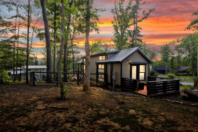 255 Waters Edge Way, Tracy City, TN 37387